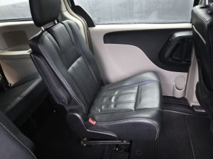 Used 2013 Chrysler Town & Country Touring — thumbnail 14