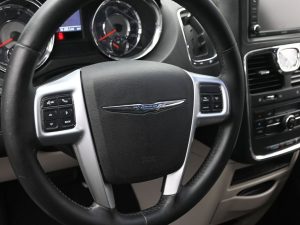 Used 2013 Chrysler Town & Country Touring — thumbnail 24