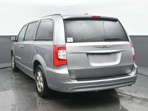 Used 2013 Chrysler Town & Country Touring — thumbnail 6
